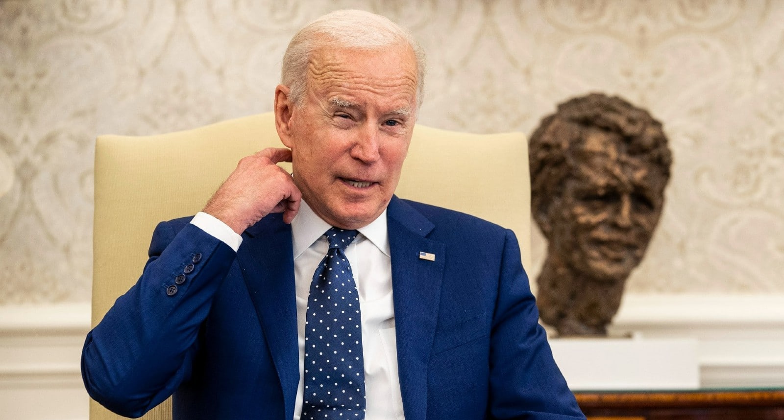 Camera Catches Another Embarrassing Moment For Biden – Trump News Today